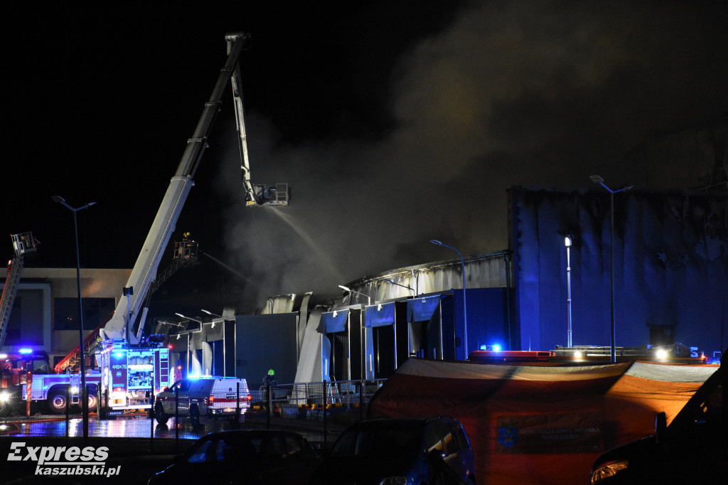 Pożar zakładu w Kawlach - akcja w godzinach nocnych
