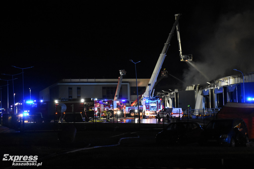 Pożar zakładu w Kawlach - akcja w godzinach nocnych