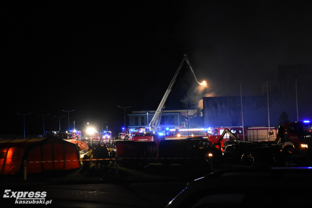 Pożar zakładu w Kawlach - akcja w godzinach nocnych