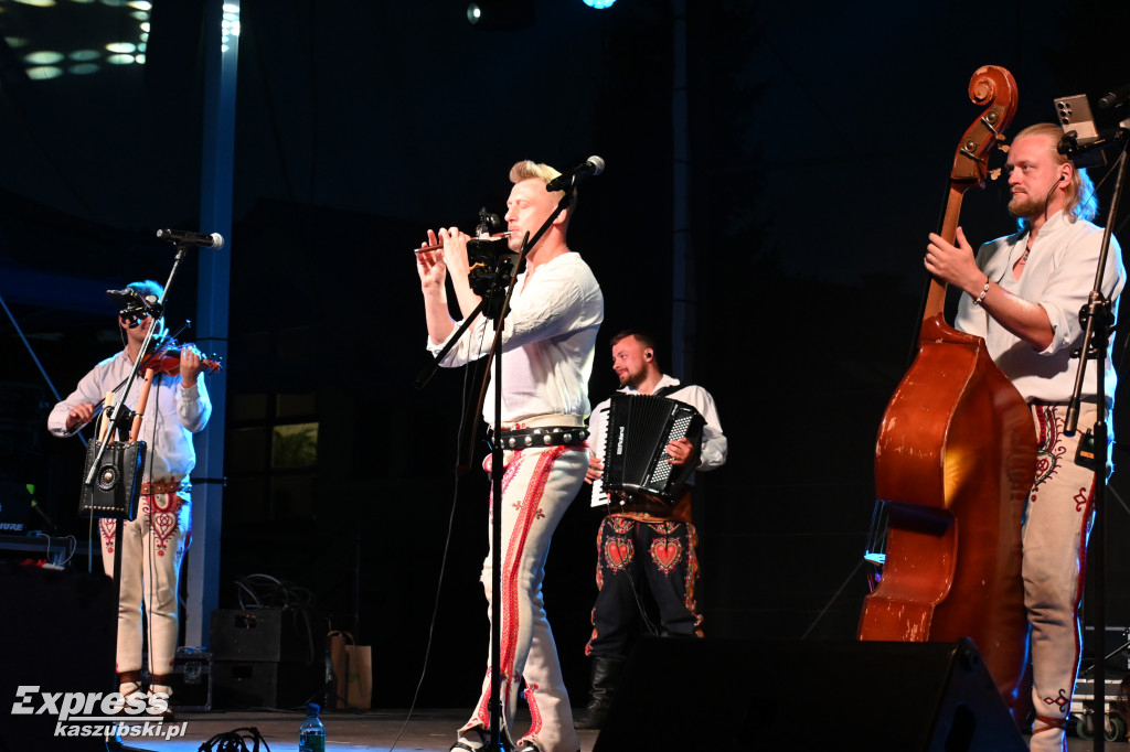 Koncert zespołu Pogwizdani na Jarmarku Kaszubskim