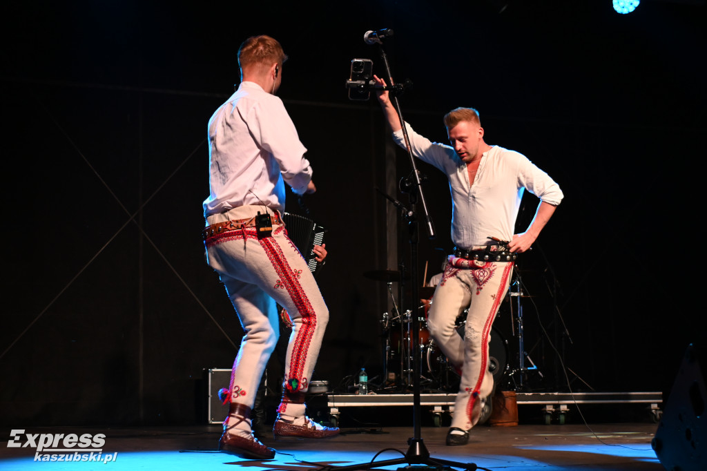 Koncert zespołu Pogwizdani na Jarmarku Kaszubskim