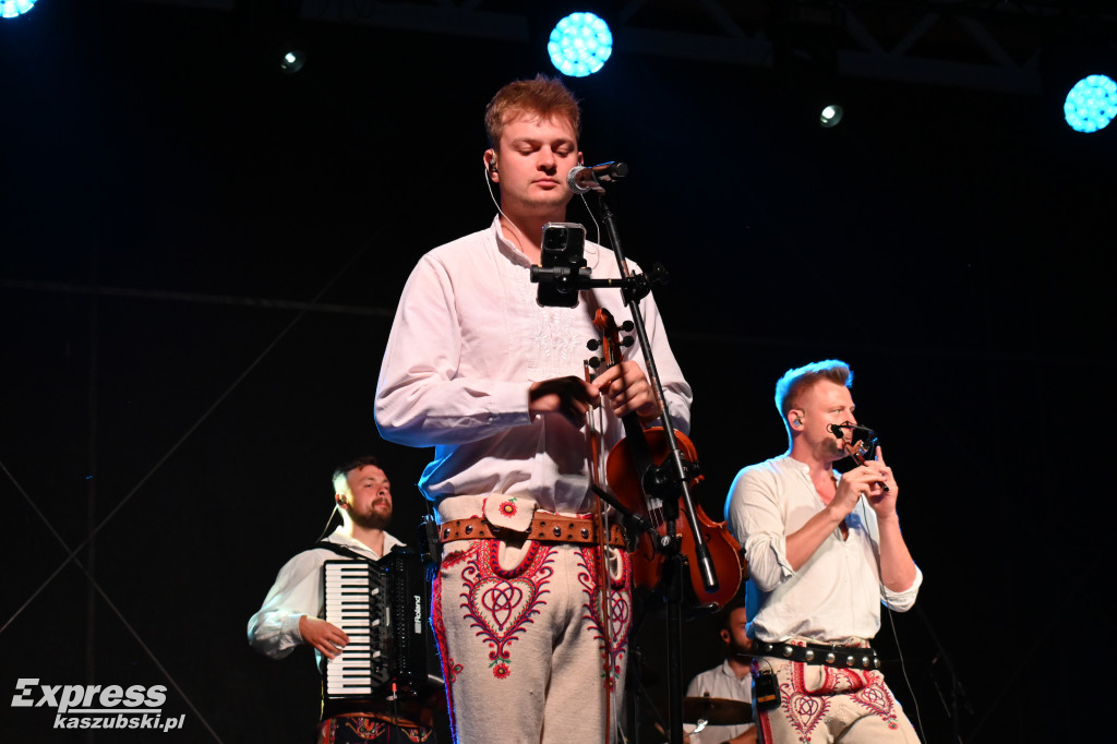 Koncert zespołu Pogwizdani na Jarmarku Kaszubskim