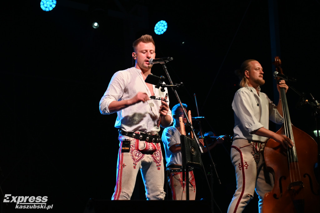 Koncert zespołu Pogwizdani na Jarmarku Kaszubskim