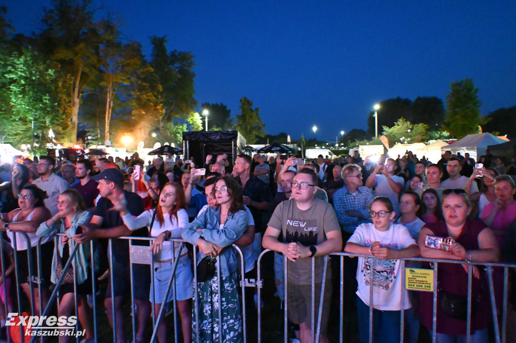 Koncert zespołu Pogwizdani na Jarmarku Kaszubskim