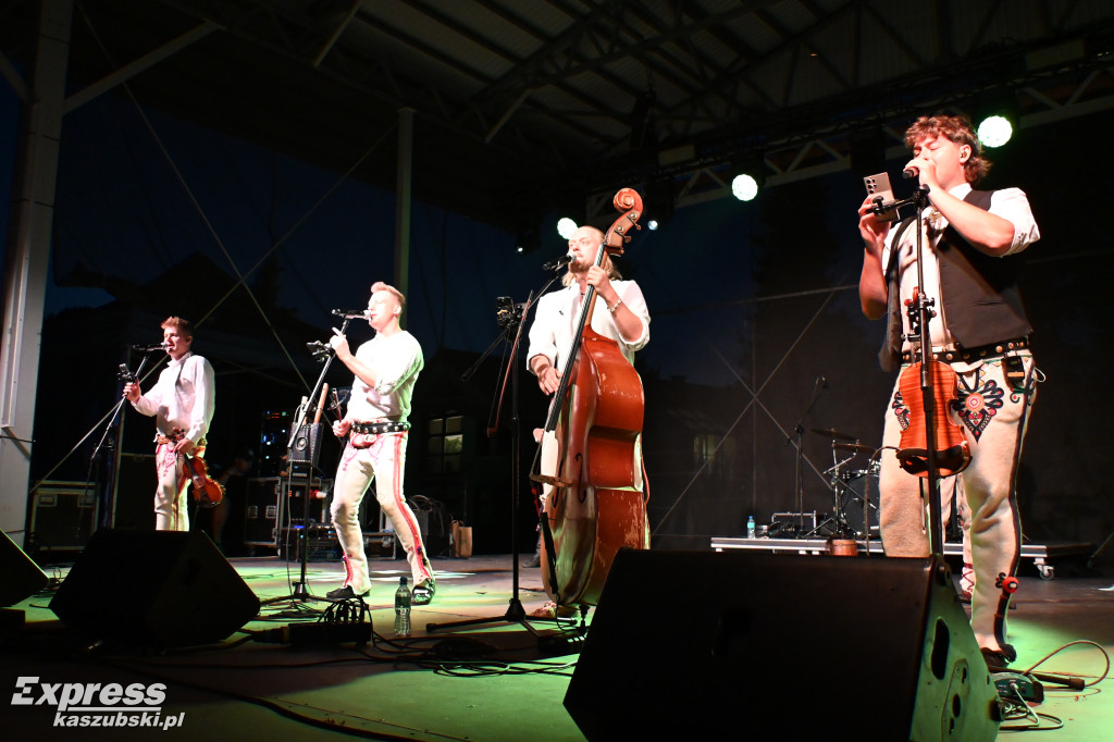 Koncert zespołu Pogwizdani na Jarmarku Kaszubskim