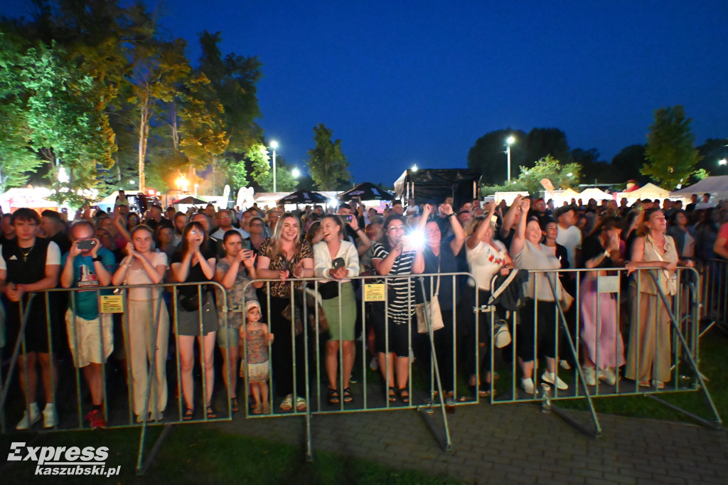 Koncert zespołu Pogwizdani na Jarmarku Kaszubskim