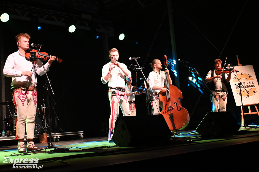 Koncert zespołu Pogwizdani na Jarmarku Kaszubskim