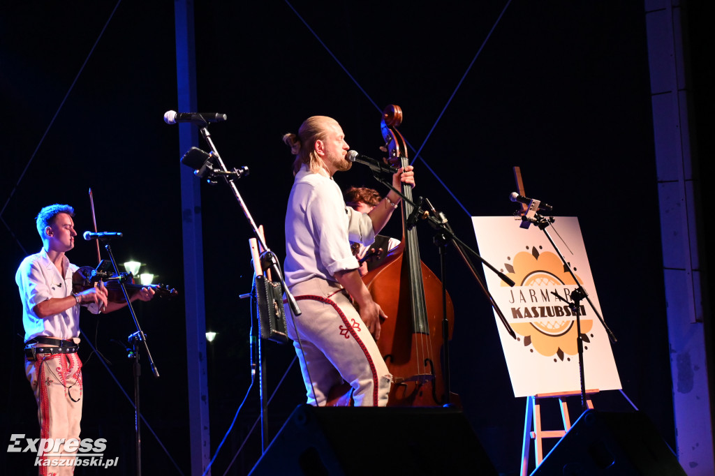 Koncert zespołu Pogwizdani na Jarmarku Kaszubskim