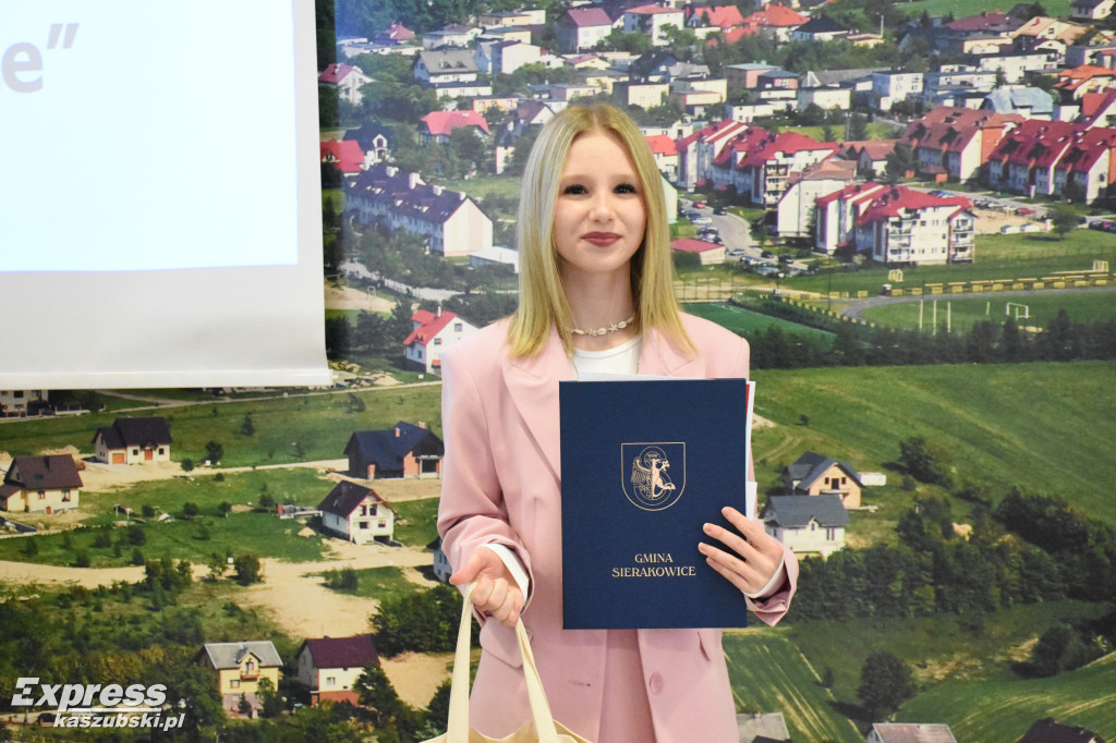 Wyróżnienia dla najlepszych absolwentów z gm. Sierakowice