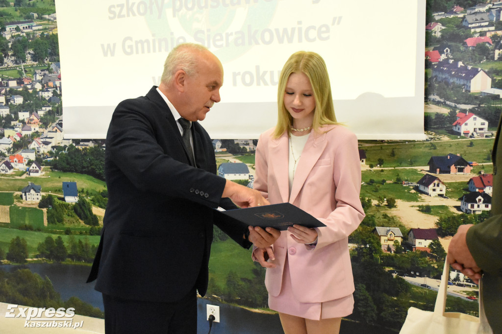 Wyróżnienia dla najlepszych absolwentów z gm. Sierakowice