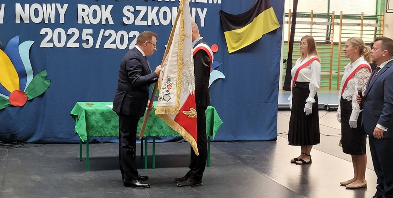 Sztandar dla Szkoły Podstawowej w Przodkowie