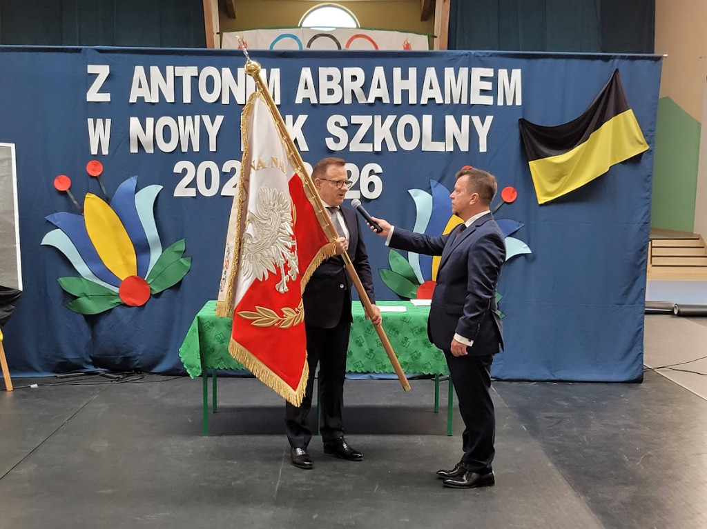 Sztandar dla Szkoły Podstawowej w Przodkowie