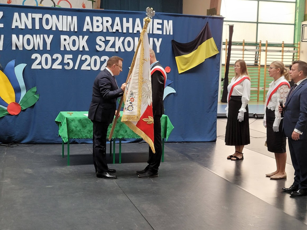 Sztandar dla Szkoły Podstawowej w Przodkowie