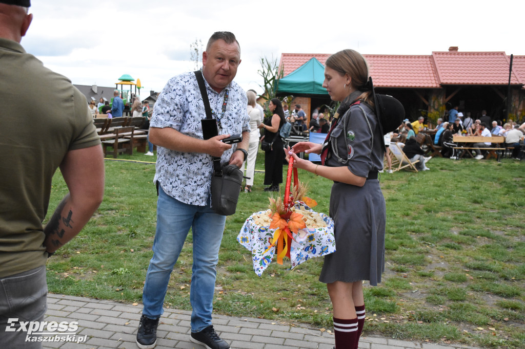 Doroczne dożynki w Kiełpinie