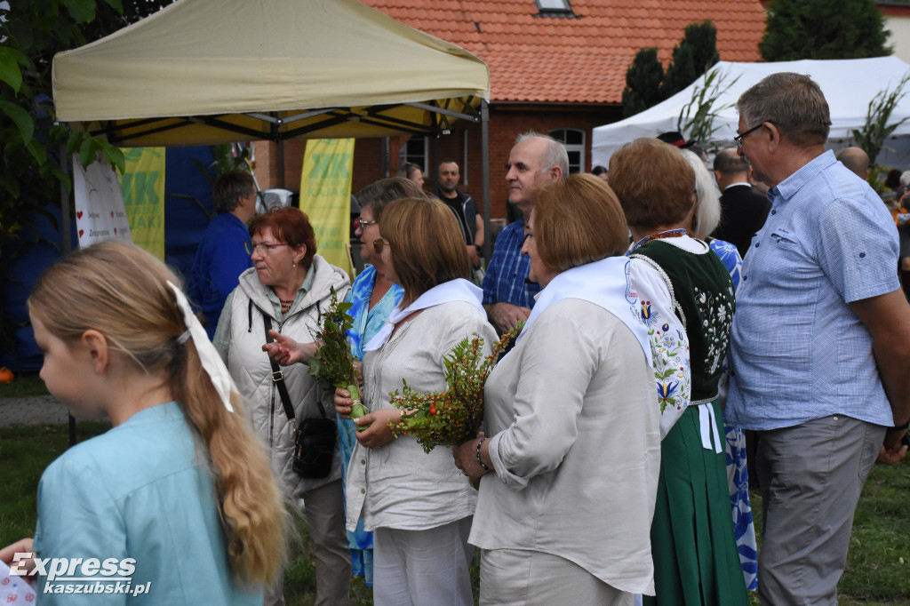 Doroczne dożynki w Kiełpinie