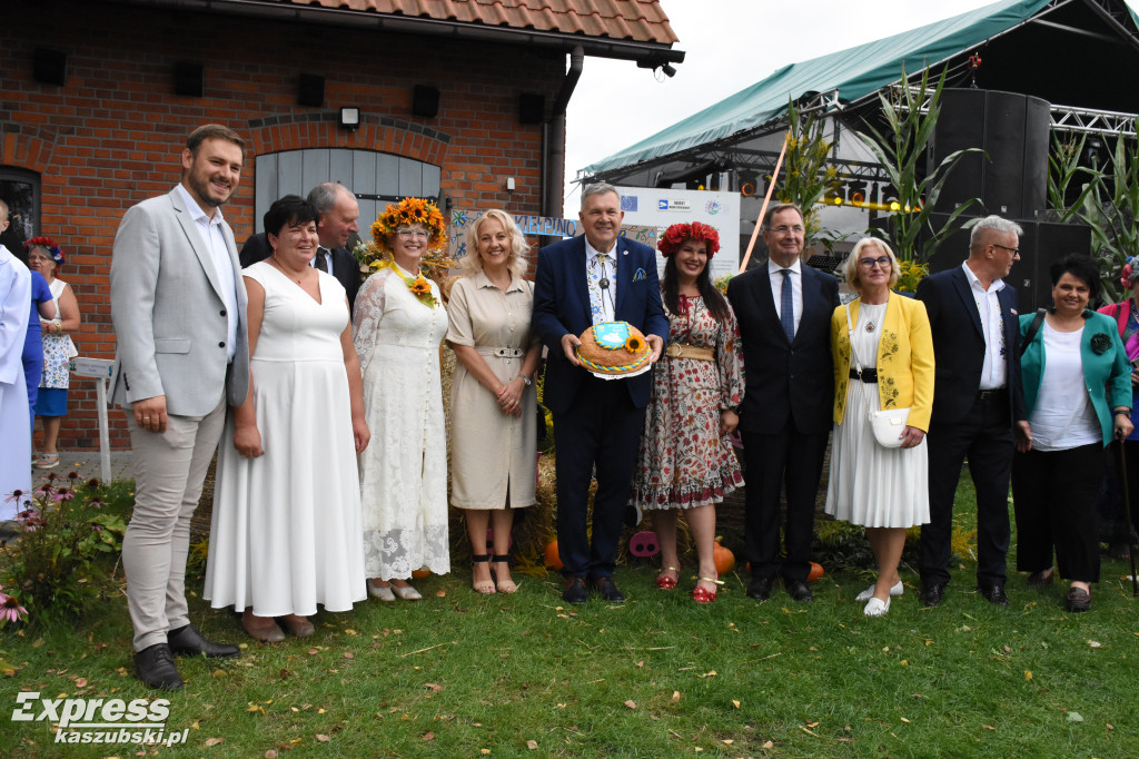Doroczne dożynki w Kiełpinie