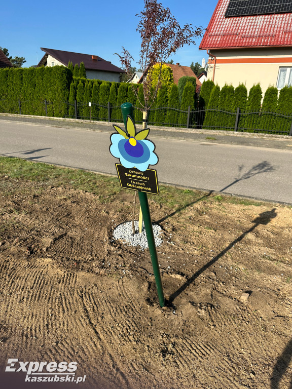 Ktoś zniszczył tabliczki przy ul. Parkowej w Stężycy