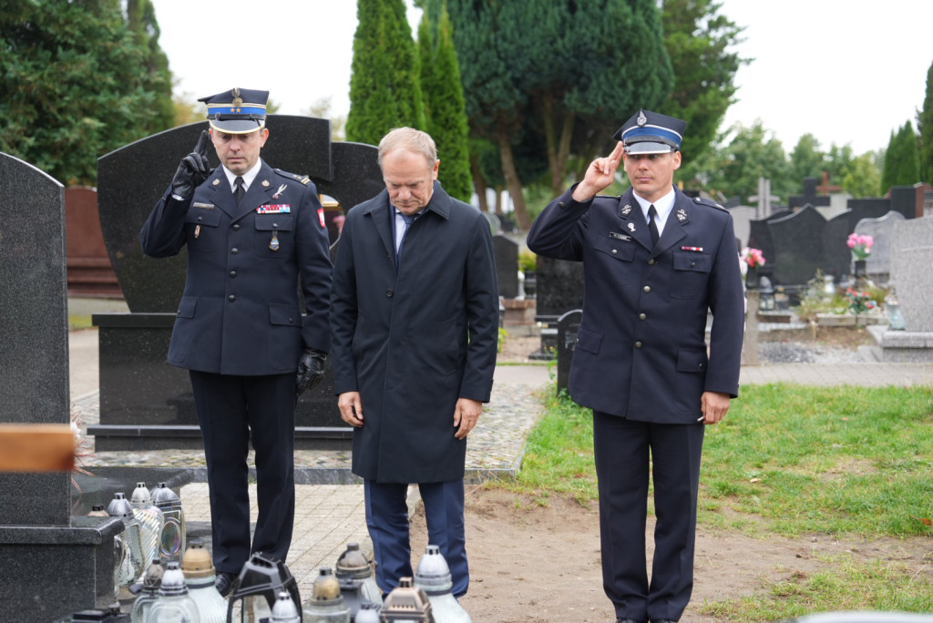 Premier Donald Tusk uczcił pamięć strażaka z Sierakowic