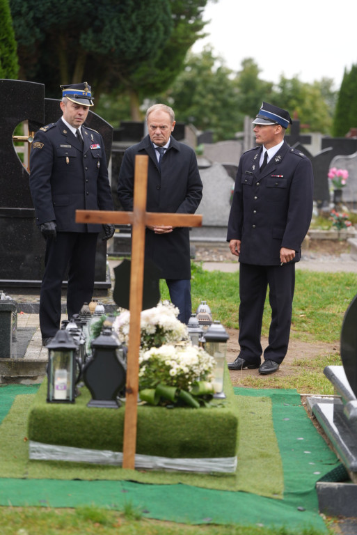 Premier Donald Tusk uczcił pamięć strażaka z Sierakowic