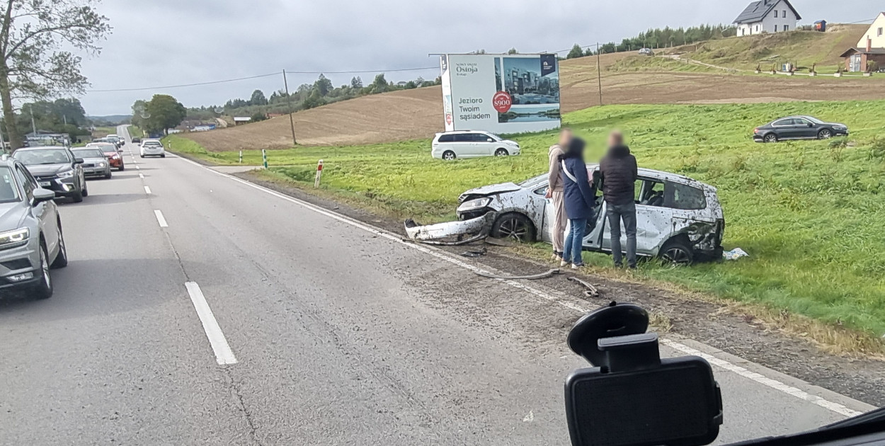 Kolizja na trasie Lniska - Leźno