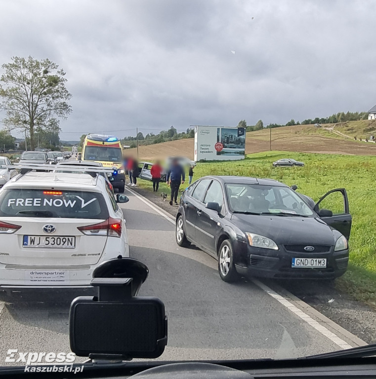 Kolizja na trasie Lniska - Leźno