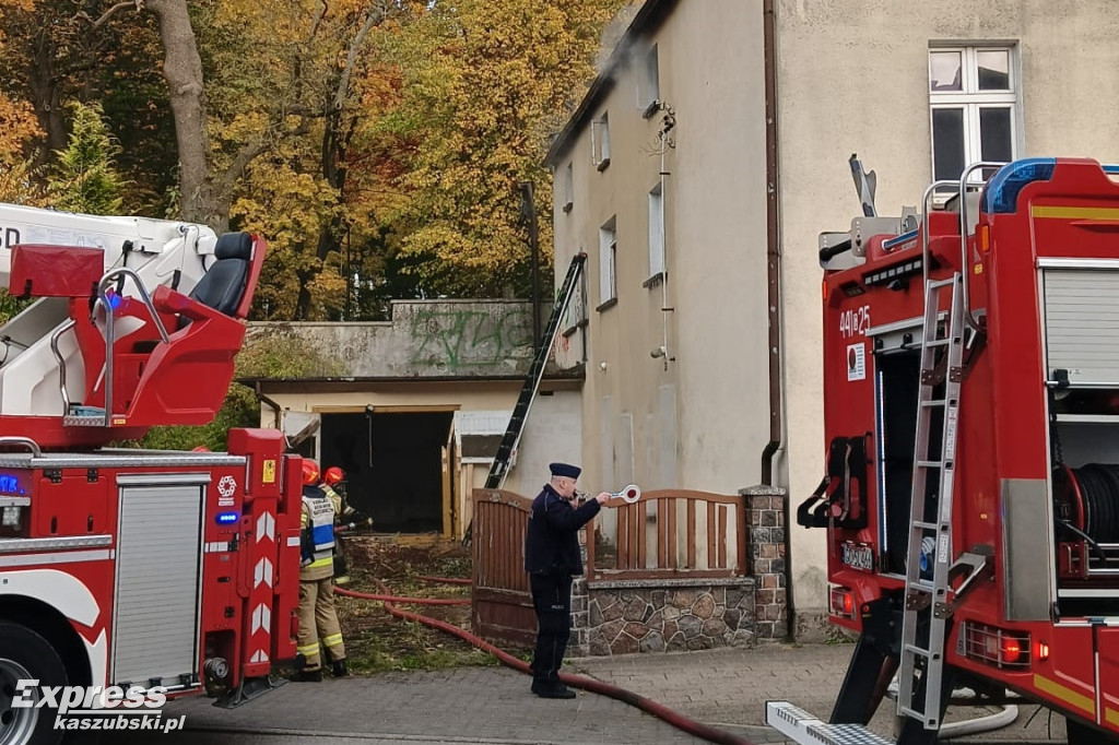 Kartuzy. Pożar pustostanu przy ul. Jeziornej