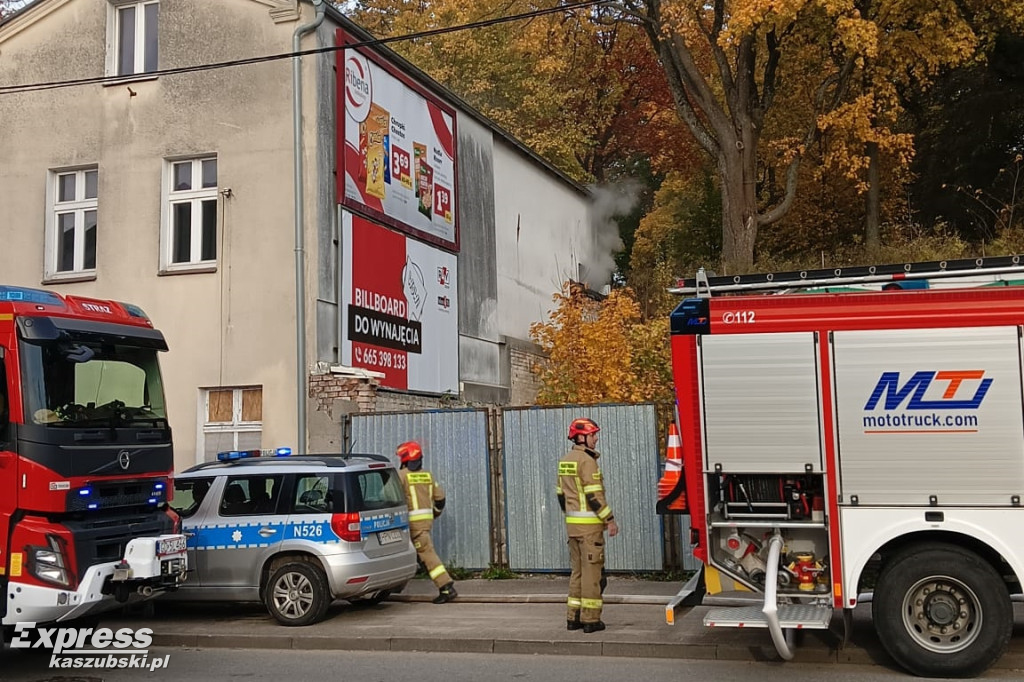 Kartuzy. Pożar pustostanu przy ul. Jeziornej