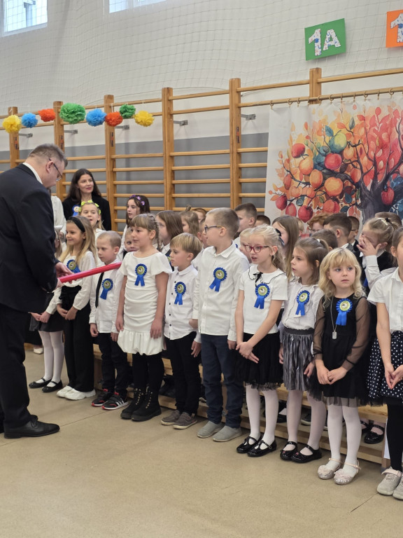Ślubowanie pierwszkolasistów w SP nr 1 w Żukowie