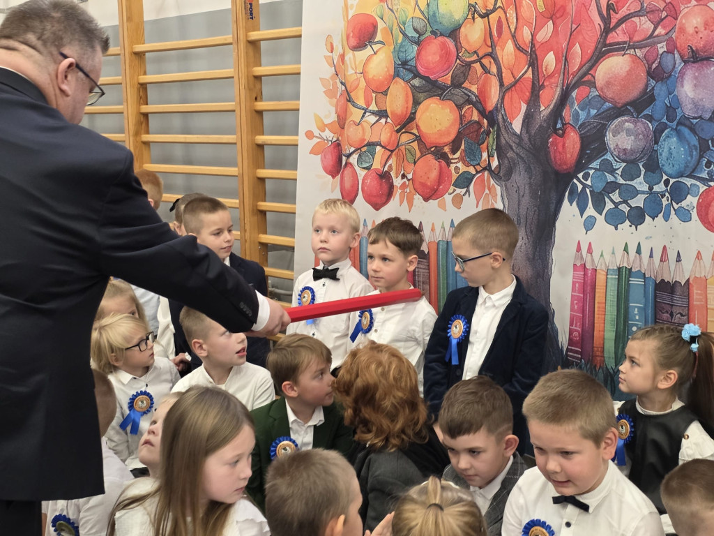 Ślubowanie pierwszkolasistów w SP nr 1 w Żukowie