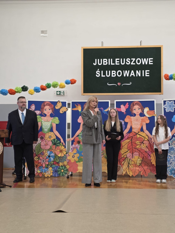 Ślubowanie pierwszkolasistów w SP nr 1 w Żukowie