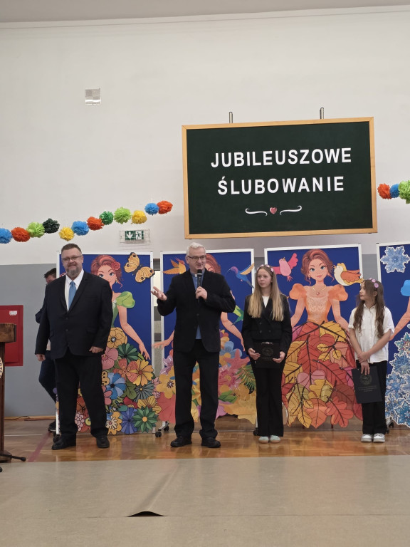Ślubowanie pierwszkolasistów w SP nr 1 w Żukowie