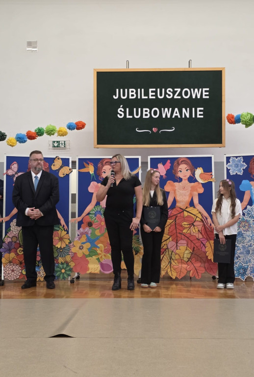 Ślubowanie pierwszkolasistów w SP nr 1 w Żukowie