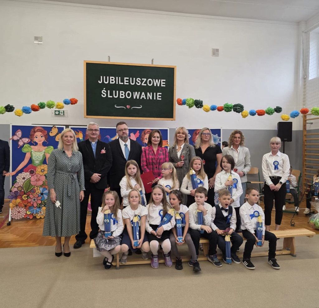 Ślubowanie pierwszkolasistów w SP nr 1 w Żukowie