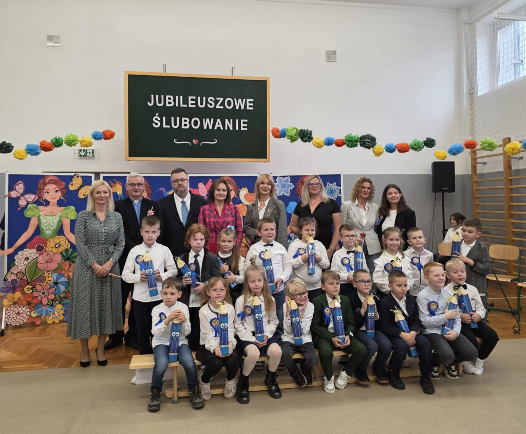 Ślubowanie pierwszkolasistów w SP nr 1 w Żukowie