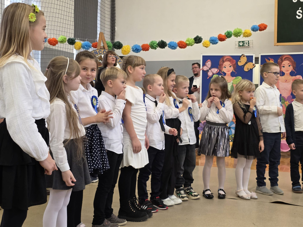 Ślubowanie pierwszkolasistów w SP nr 1 w Żukowie