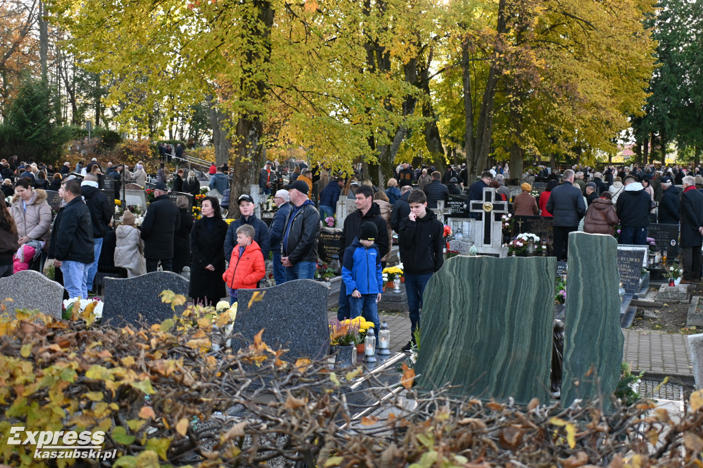 Uroczystość Wszystkich Świętych na kartuskim cmentarzu