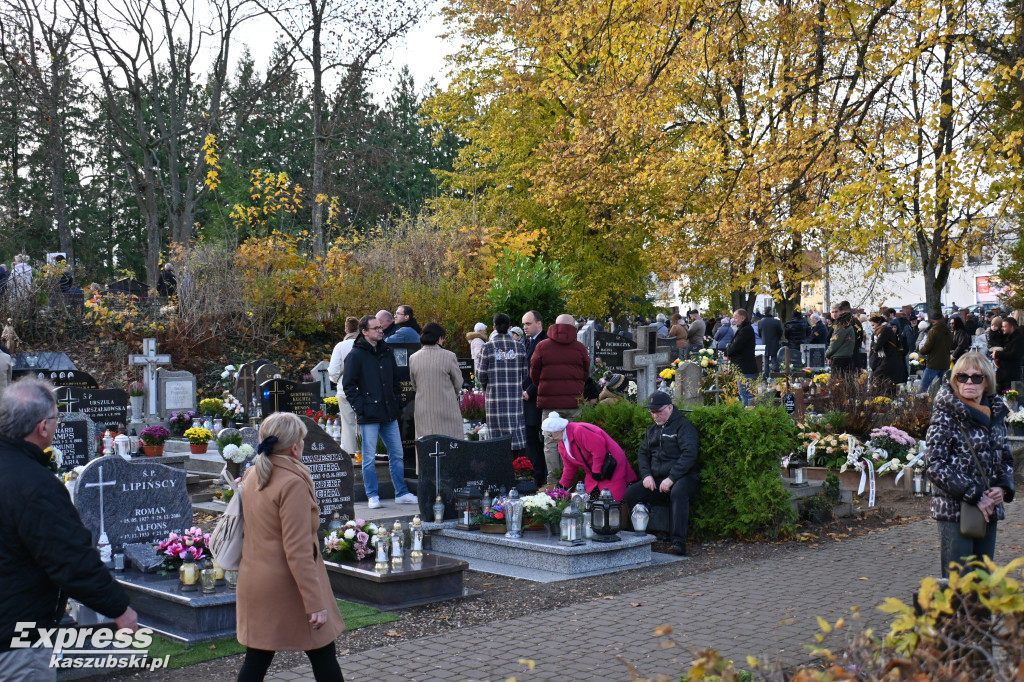 Uroczystość Wszystkich Świętych na kartuskim cmentarzu