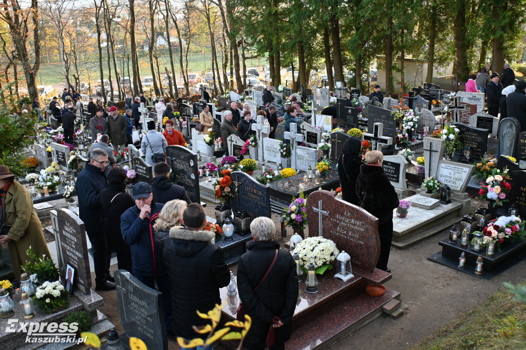 Uroczystość Wszystkich Świętych na kartuskim cmentarzu