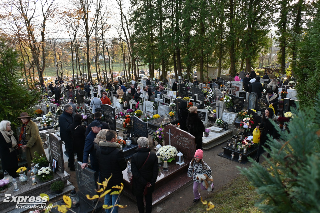 Uroczystość Wszystkich Świętych na kartuskim cmentarzu