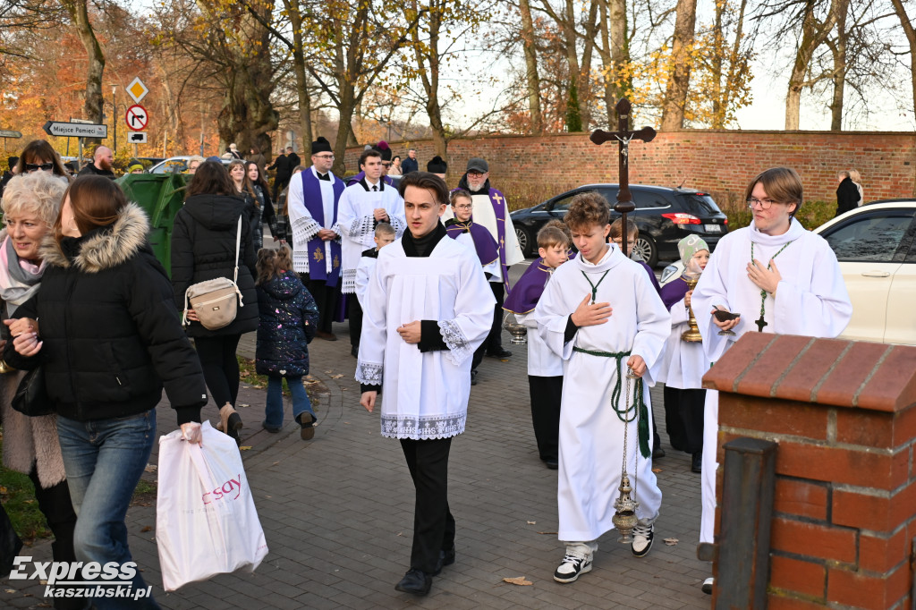 Uroczystość Wszystkich Świętych na kartuskim cmentarzu
