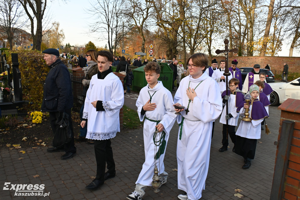 Uroczystość Wszystkich Świętych na kartuskim cmentarzu
