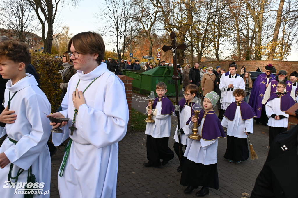 Uroczystość Wszystkich Świętych na kartuskim cmentarzu