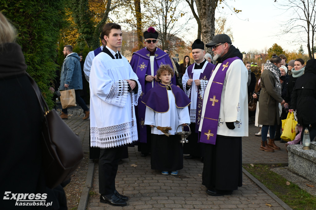 Uroczystość Wszystkich Świętych na kartuskim cmentarzu