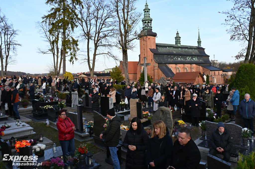 Uroczystość Wszystkich Świętych na kartuskim cmentarzu