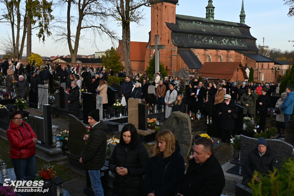 Uroczystość Wszystkich Świętych na kartuskim cmentarzu