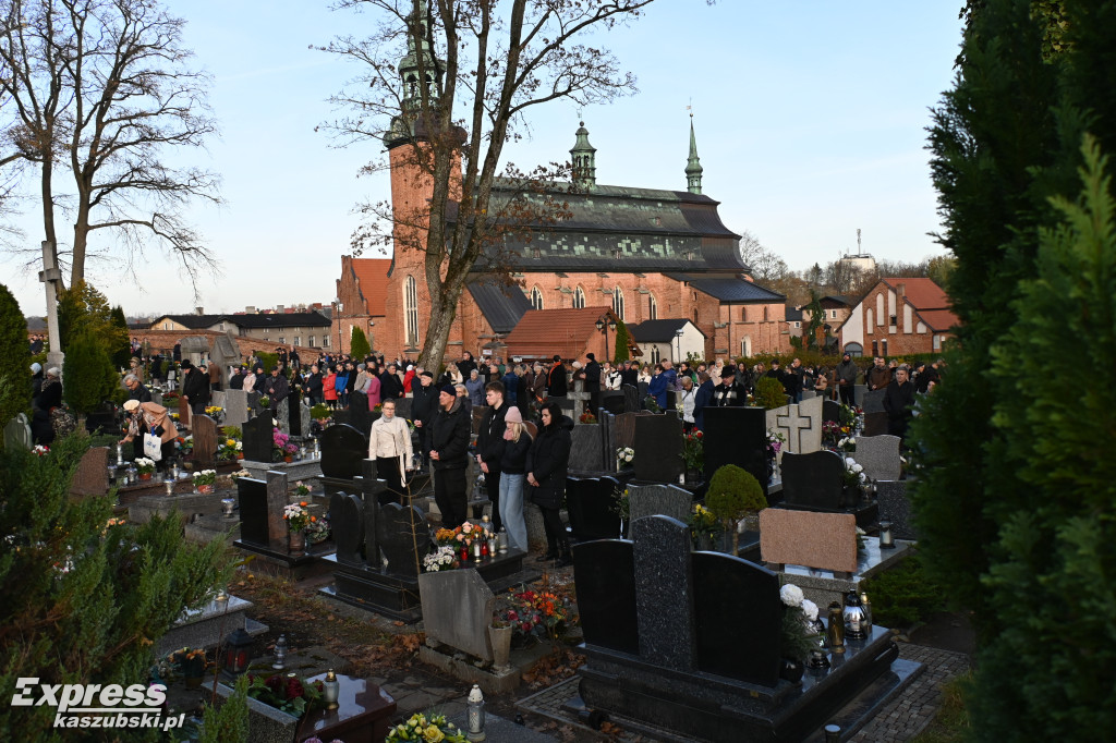 Uroczystość Wszystkich Świętych na kartuskim cmentarzu