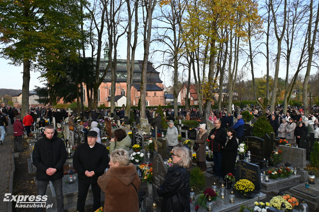Uroczystość Wszystkich Świętych na kartuskim cmentarzu