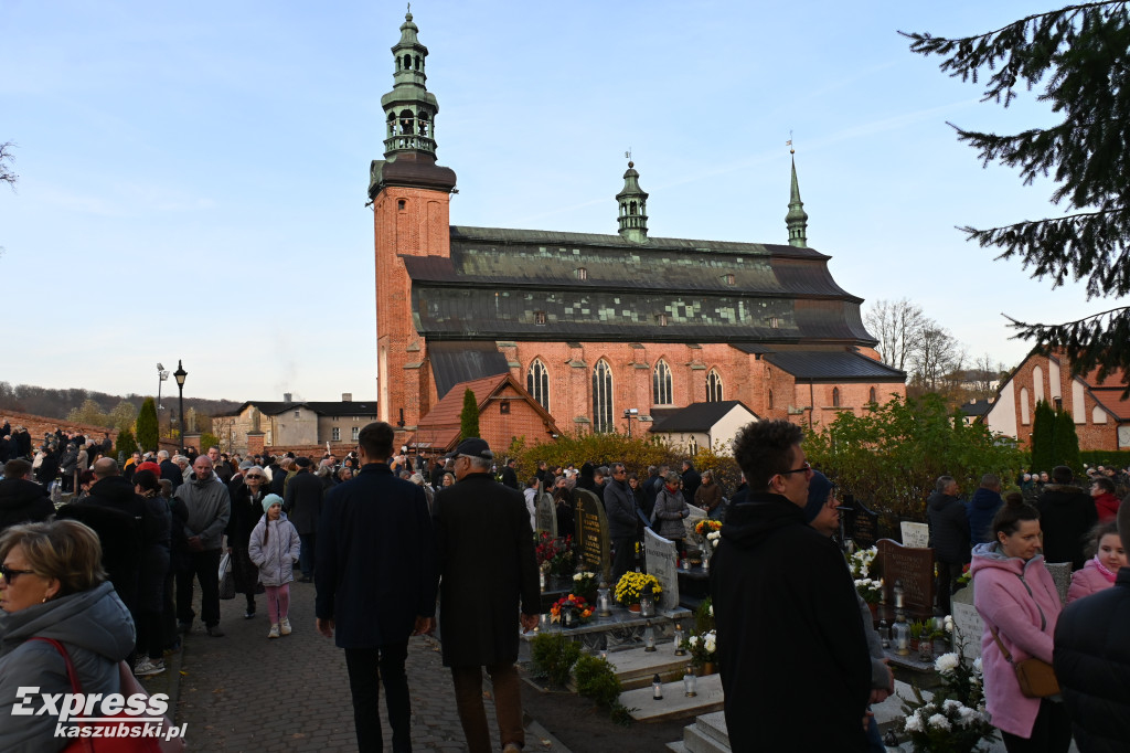 Uroczystość Wszystkich Świętych na kartuskim cmentarzu