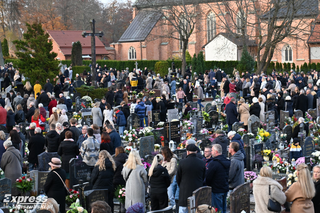 Uroczystość Wszystkich Świętych na kartuskim cmentarzu