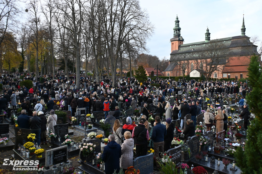 Uroczystość Wszystkich Świętych na kartuskim cmentarzu